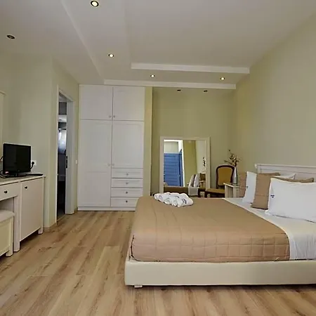 Alexandros Aparthotel Nausa