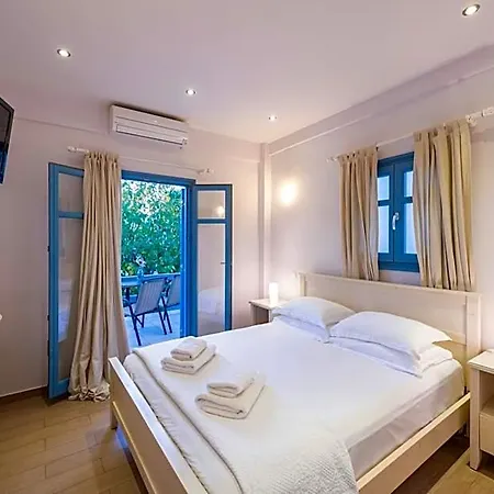Alexandros Aparthotel 4*